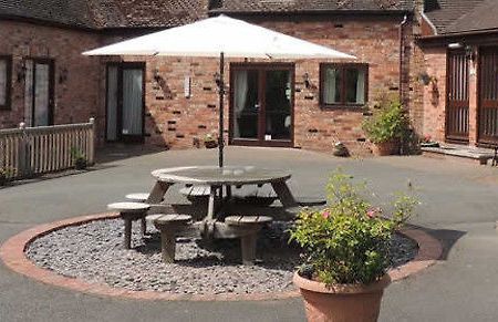 ホテル The Manor Coach House Hindlip エクステリア 写真