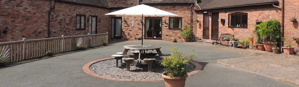 ホテル The Manor Coach House Hindlip エクステリア 写真