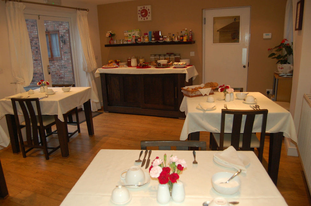 ホテル The Manor Coach House Hindlip エクステリア 写真